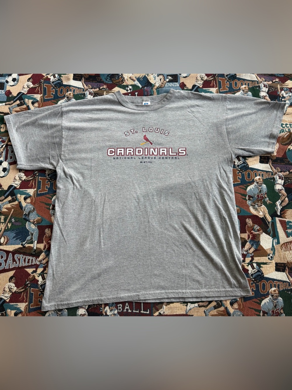 Y2K Vintage Men’s Russell Athletic 2002 MLB St. Louis Cardinals Gray Graphic Tee